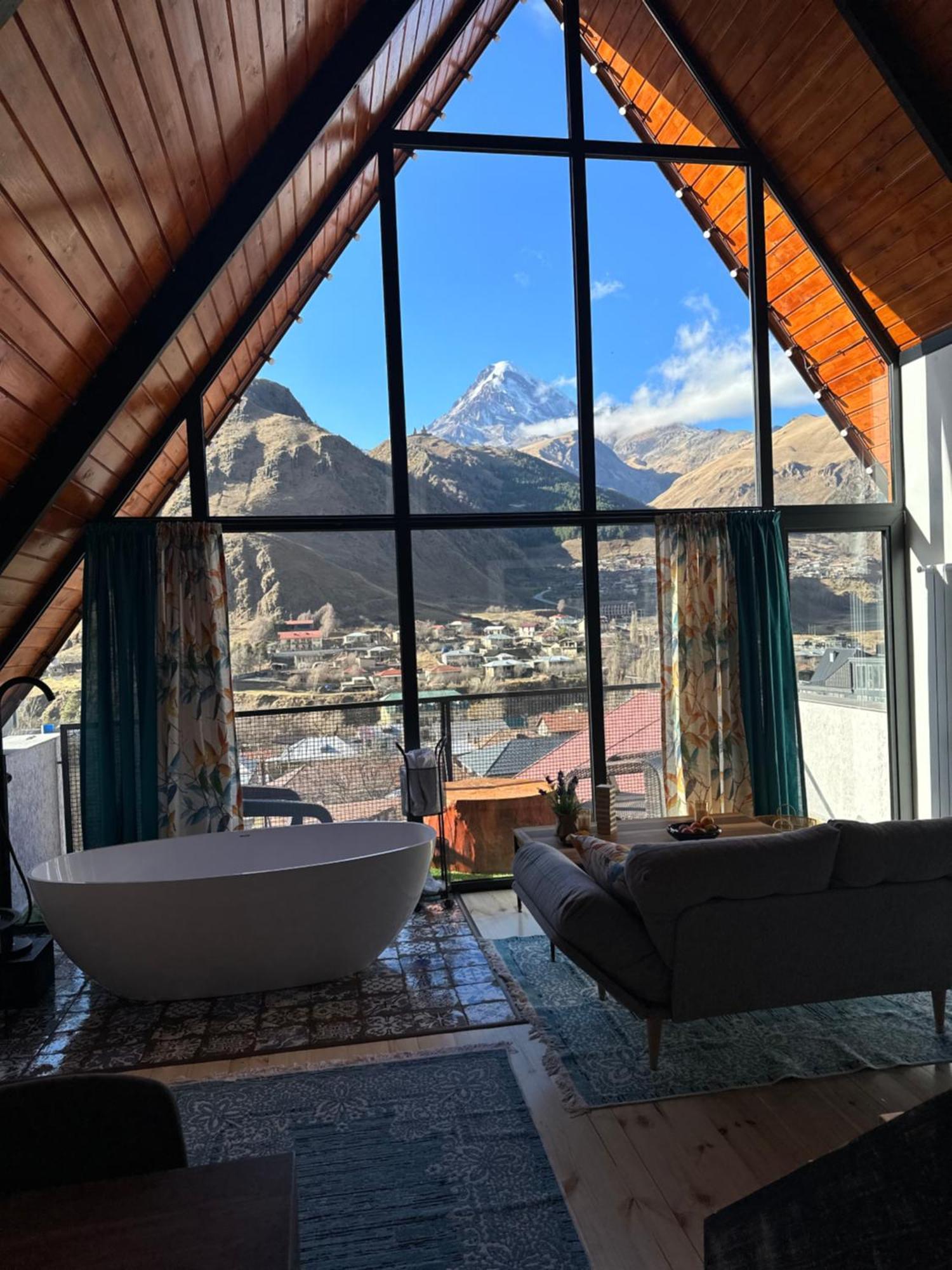 Cottage Veranda Kazbegi Eksteriør billede